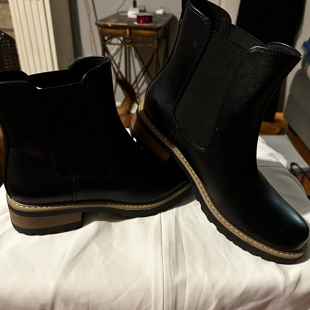 Universal thread black boot. Sz 11w